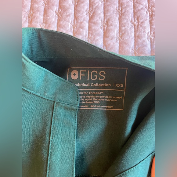 Figs Rafaela Top - Picture 4 of 4